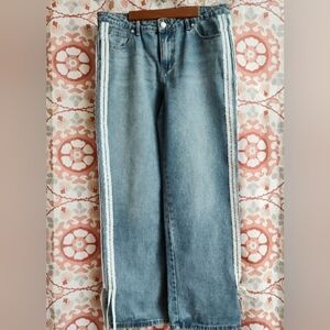 NWOT Cali Denim Jeans With Sassy Double Side Stripes With Bows 11/30